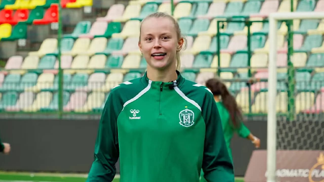 Lithuanian Soccer Team Finds Brilliant Way To Promote Womenâs Sports By Inviting Jason Sudeikis To Coach Them