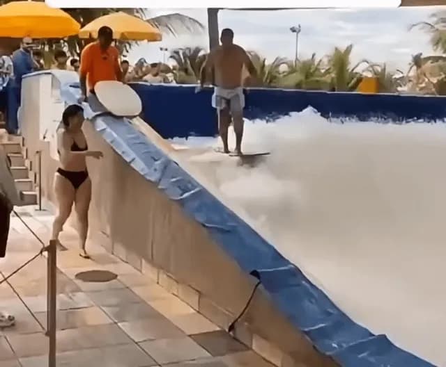 Man falls off surfboard and instantly makes a Body-Surfing Comeback