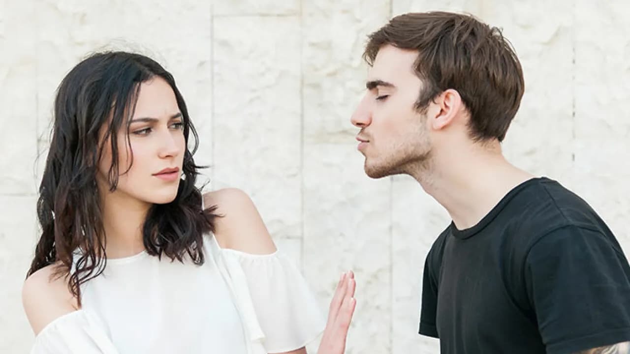 Dating Coach Reveals The Unexpected Hobby That's Sabotaging Single Men's Chances With Women