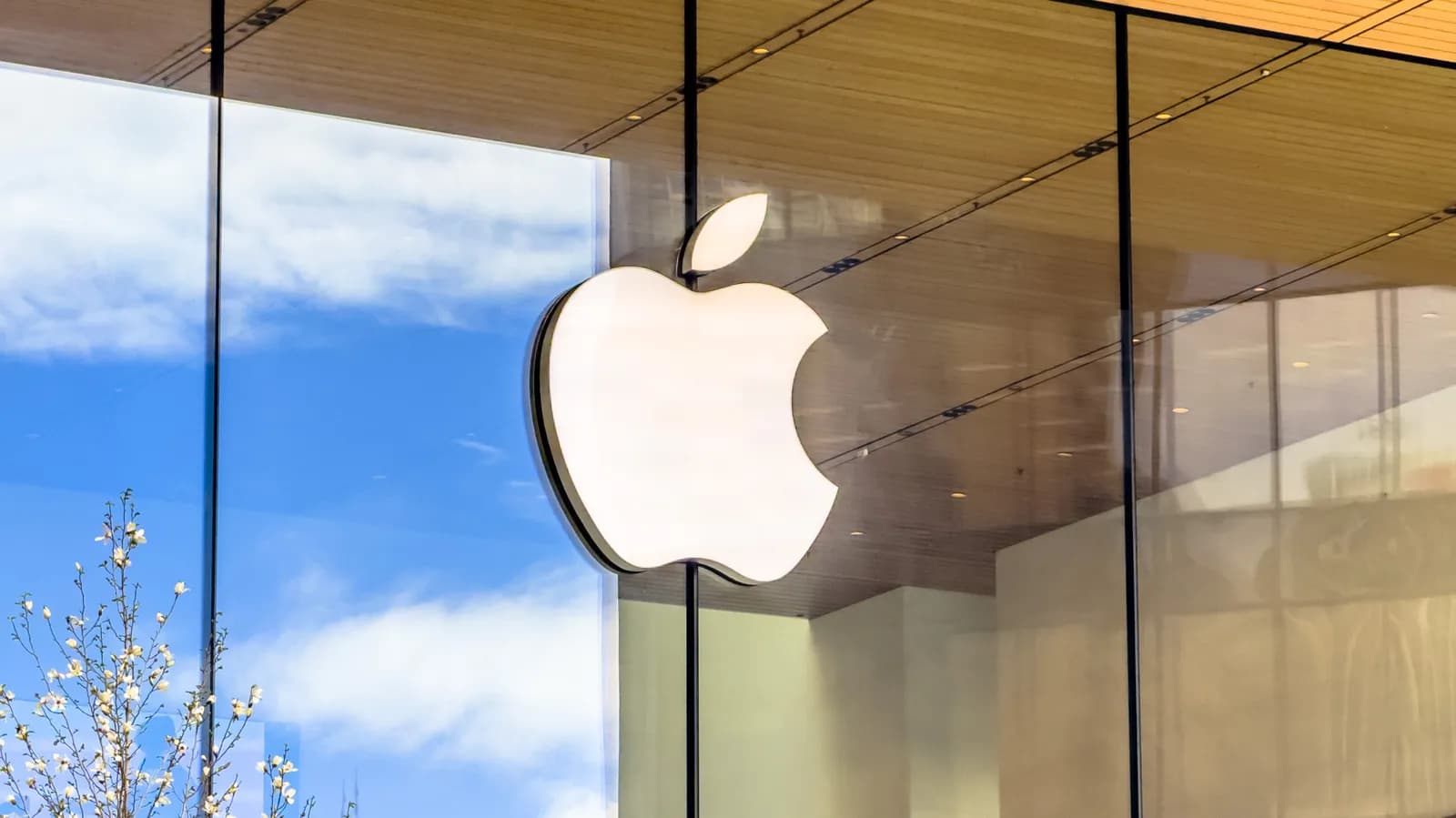 Apple adds more allegations to its trade secrets lawsuit against OpenAI - Engadget