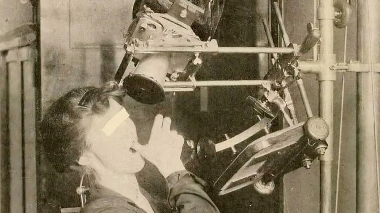 28 Terrifying Methods And Tools That Doctors Used In The Past To Treat Patients