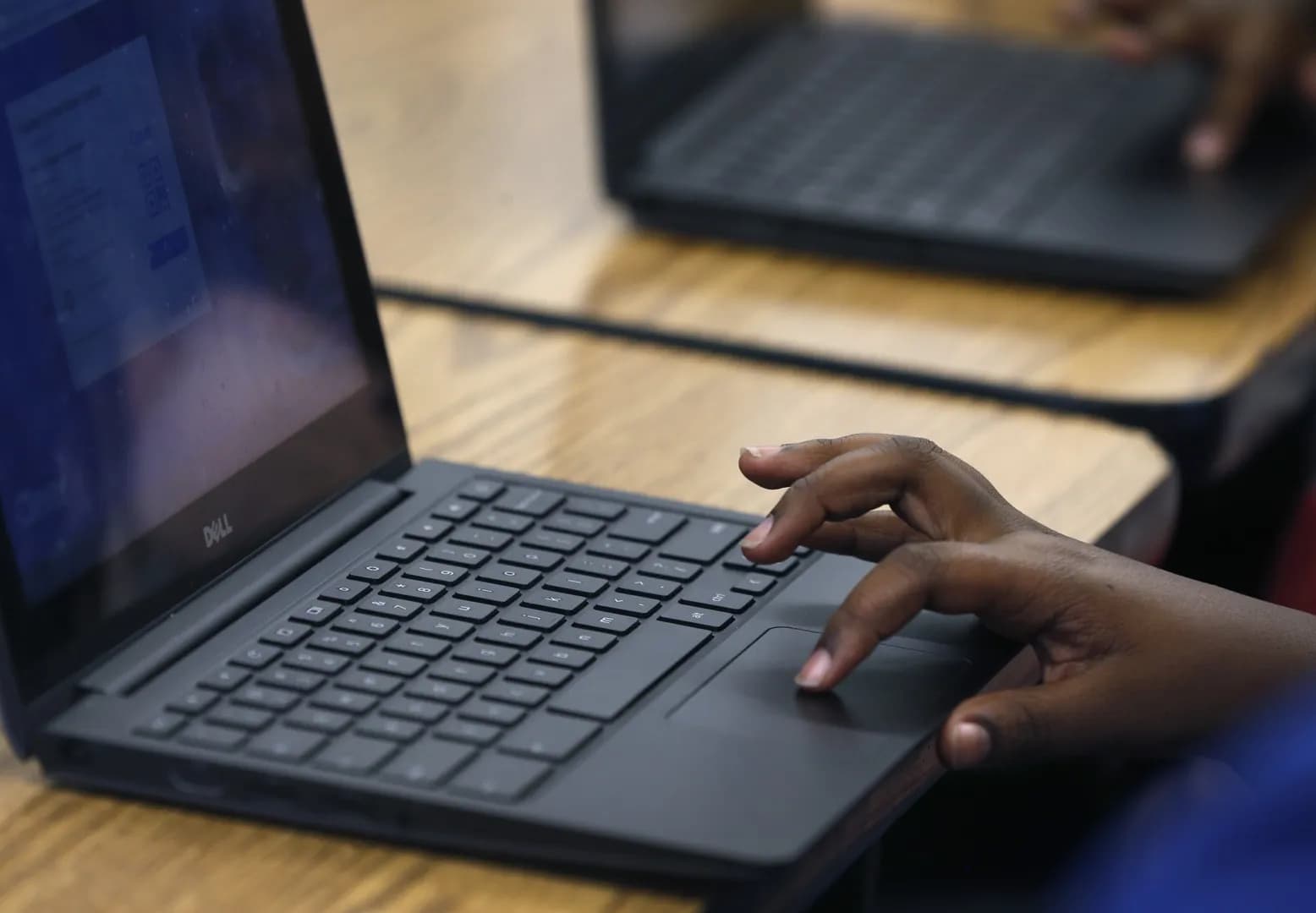 Classroom screen time bans won't solve everything, says APA