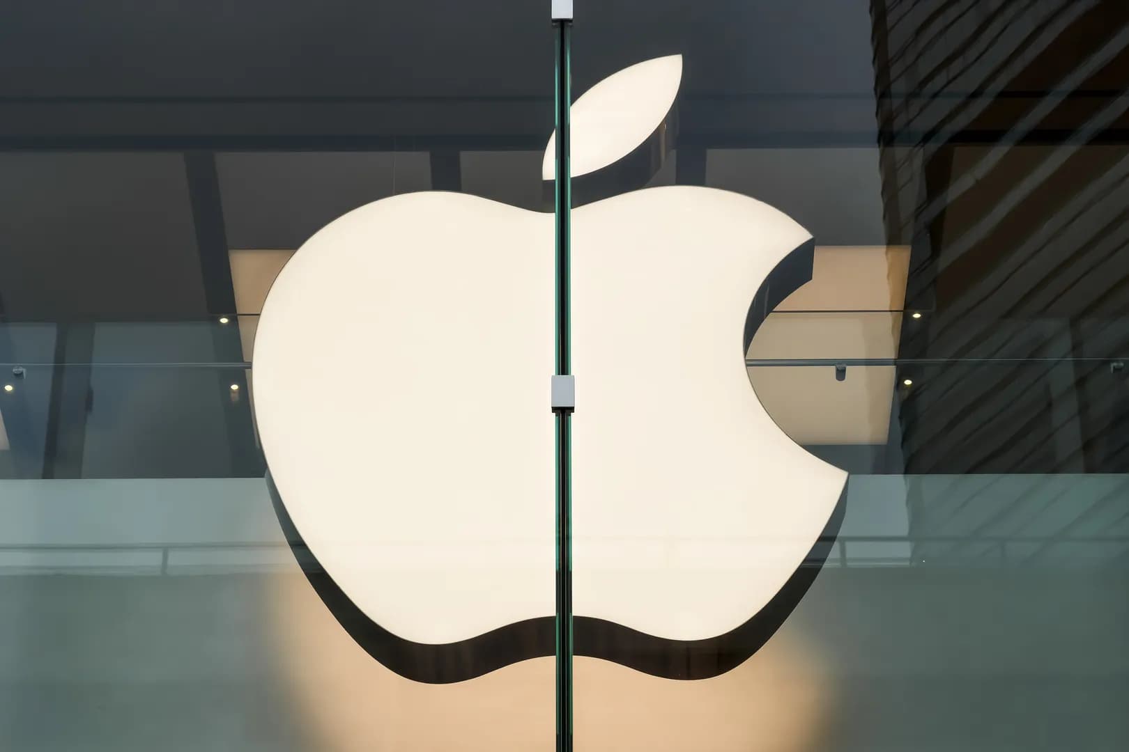 Foldable iPhone Ultra will have an average cost of $2,550, report says
