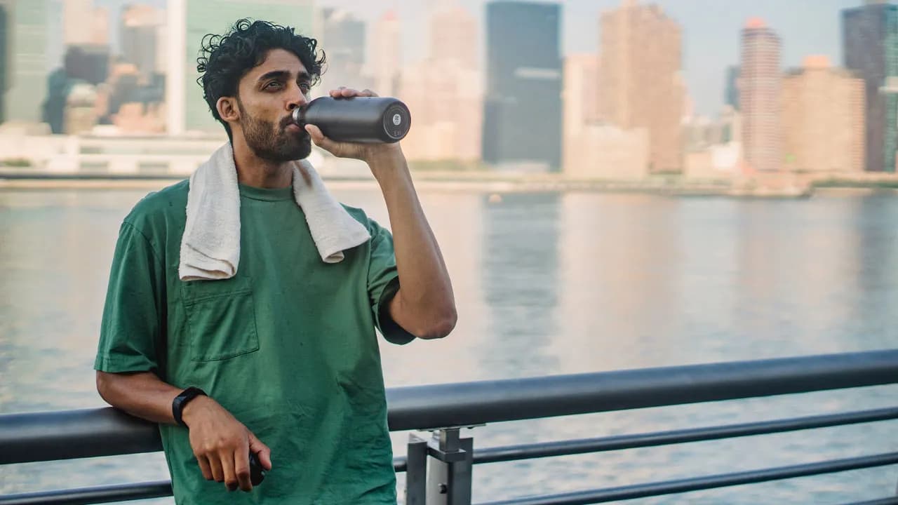Man Drinks Sugar-Free Punch Daily, Realizes It Makes Him Stop Using The Toilet For Over 12 Hours