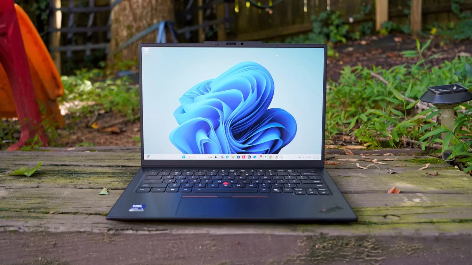Lenovo ThinkPad X1 Carbon Gen 14 review: A classic design in a lighter package - Engadget