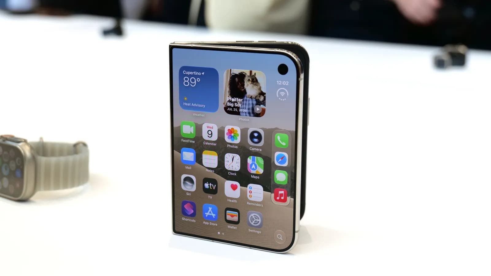 iPhone Duo hands-on: Apple