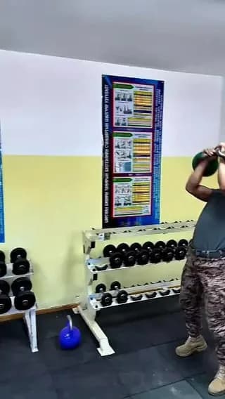 The President of Mongolia, 100 kg, bench presses 20 reps—this is just too badass