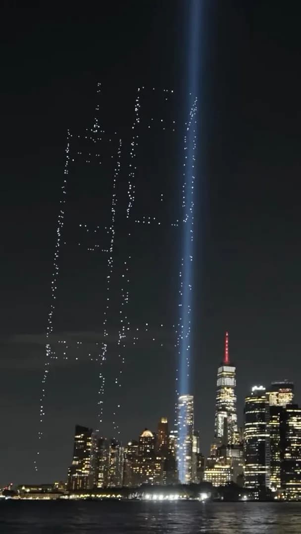 A wonderful tribute to the victims of 9/11 by Sky Element Drones, 2,977 Lights over New York Harbor. One light for every life lost. Filmed on the 9th of September.