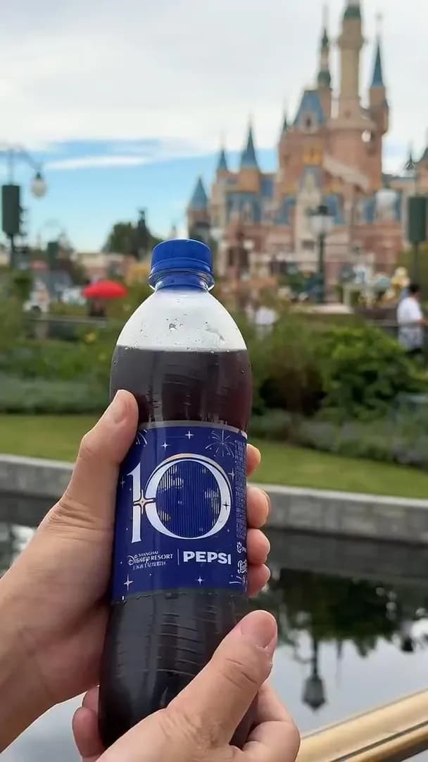 Pepsi’s Shanghai Disneyland anniversary bottle uses a moiré effect to make Mickey appear to move as the bottle rotates.