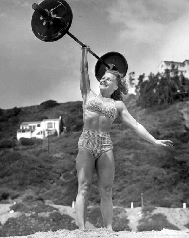 Abbye Stockton holds with ease a 135 pounds barbell at Santa Monica, California, 1946. She was the first all female gym owner in California and the first to organize a femal olympic weightlifting cont