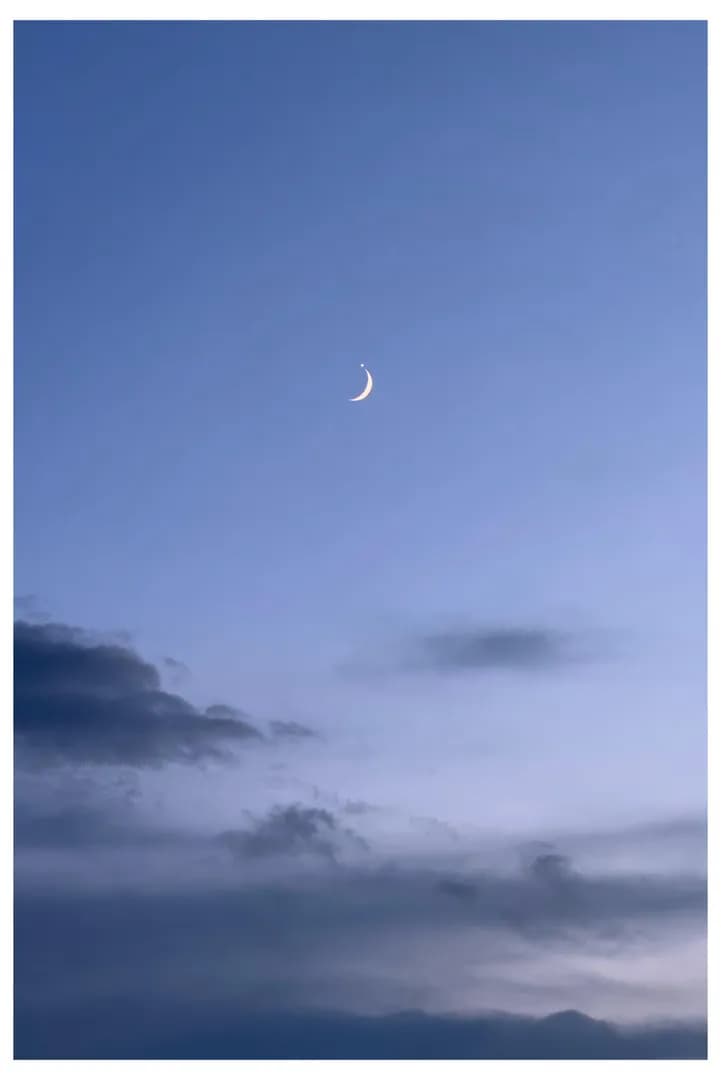 Venus' perfect conjunction with the crescent moon | 2026-09-14 | Darjeeling, India