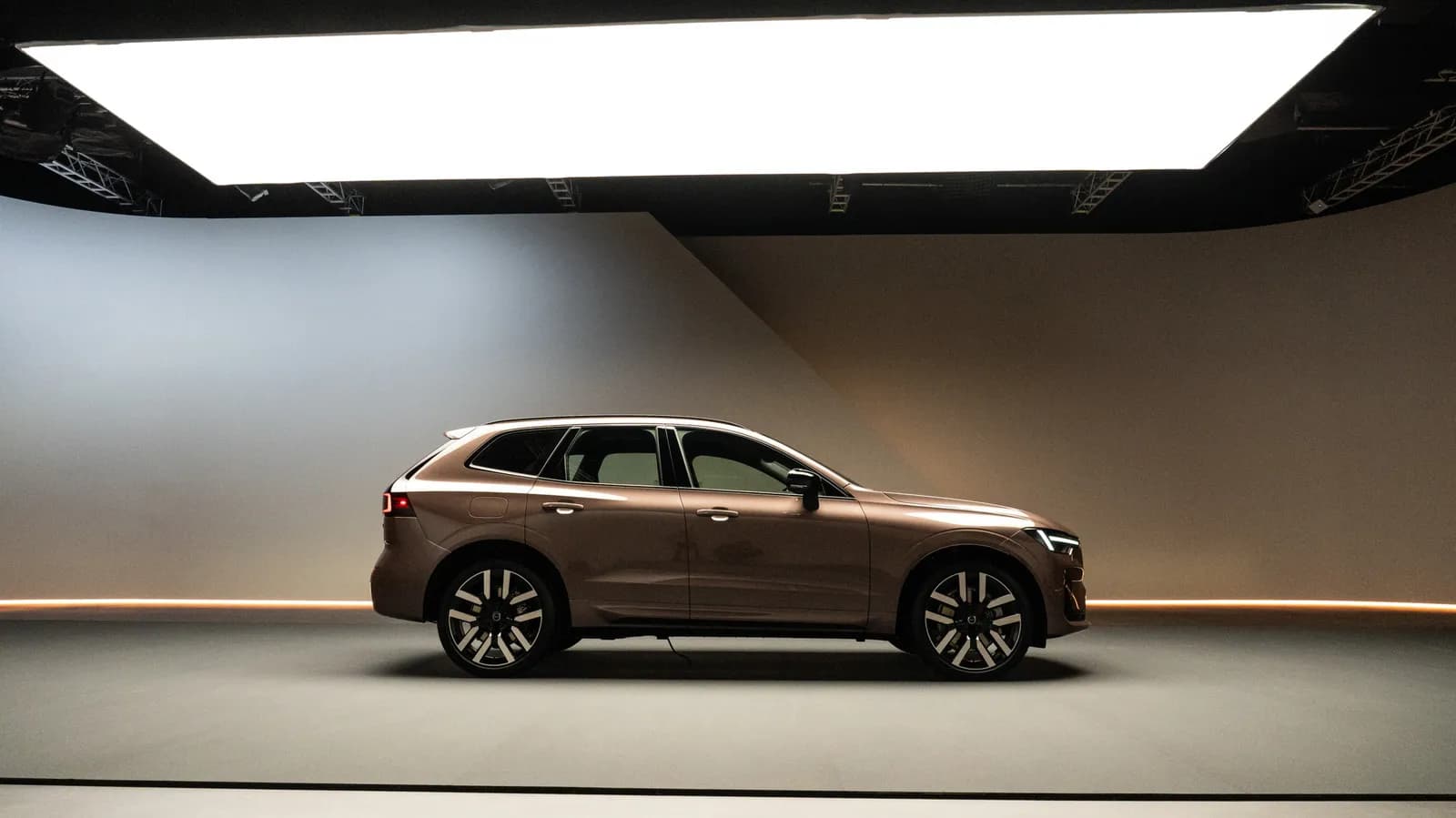 2028 Volvo XC60 and XC90 first look: Double the range and smarter safety, too - Engadget